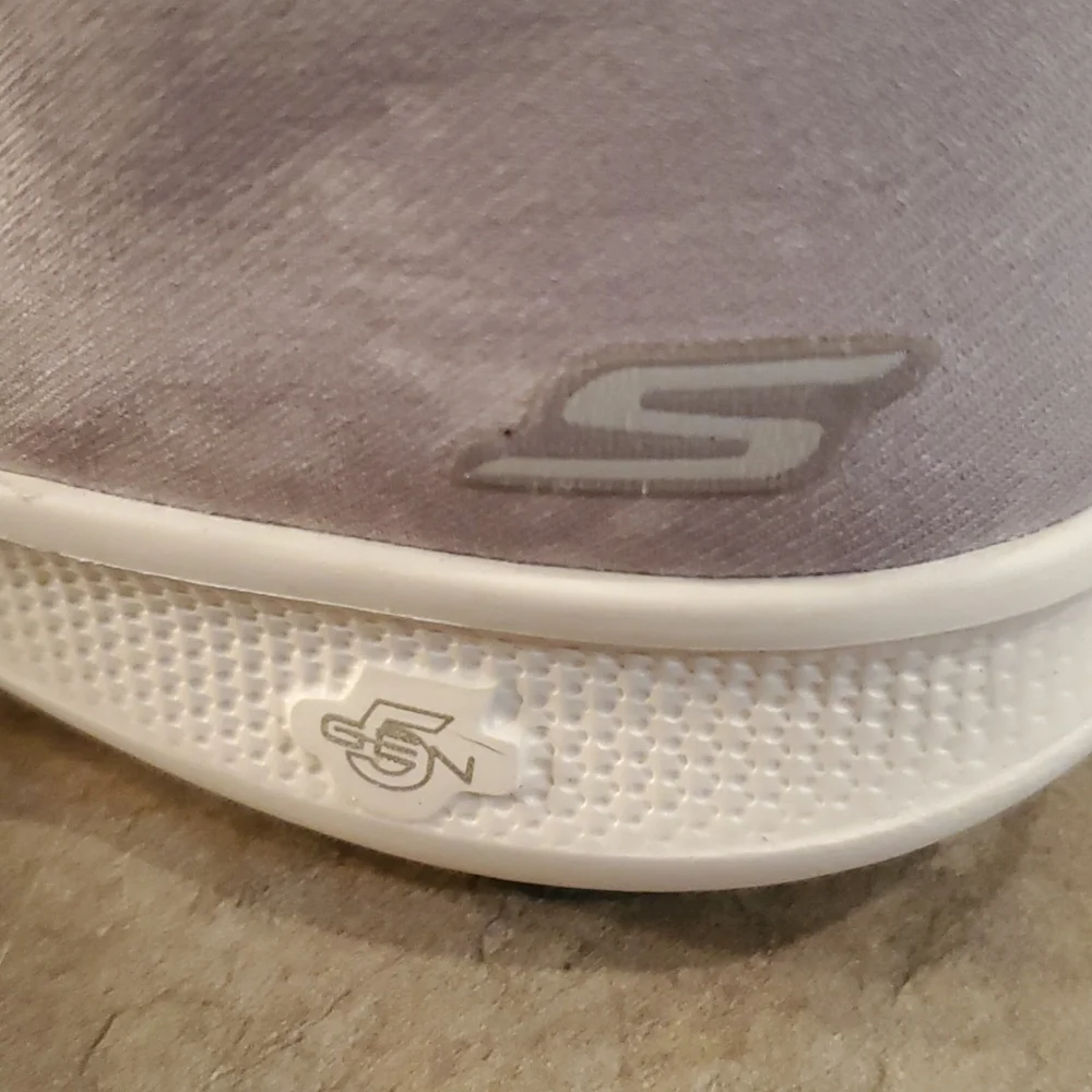 SKECHERS Slip On Shoes Goga Mat Insoles Grey & White Tie Dye Size 7 Wide - Picture 9 of 9